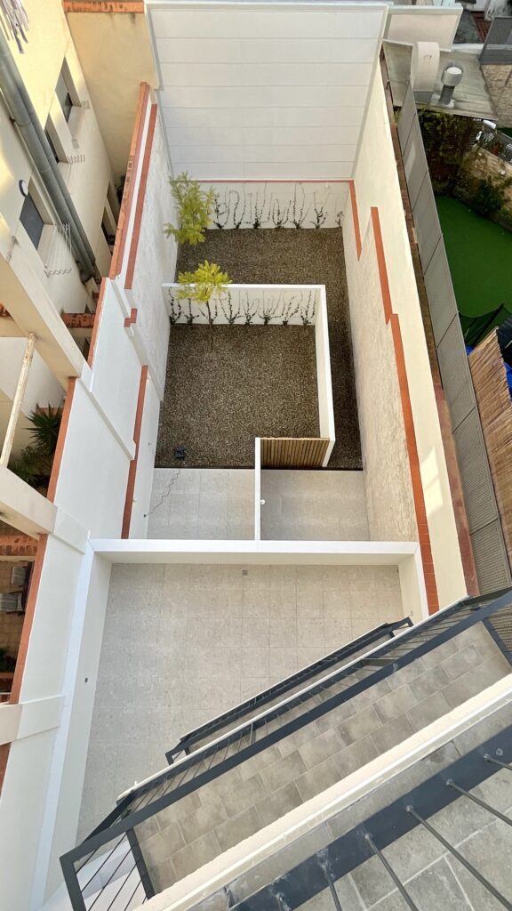 Patio privado de piso en planta baja